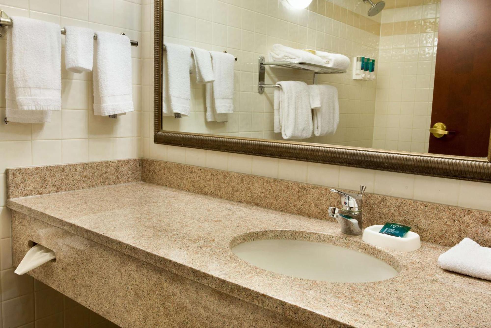 Drury Inn & Suites St. Louis Creve Coeur Exterior photo
