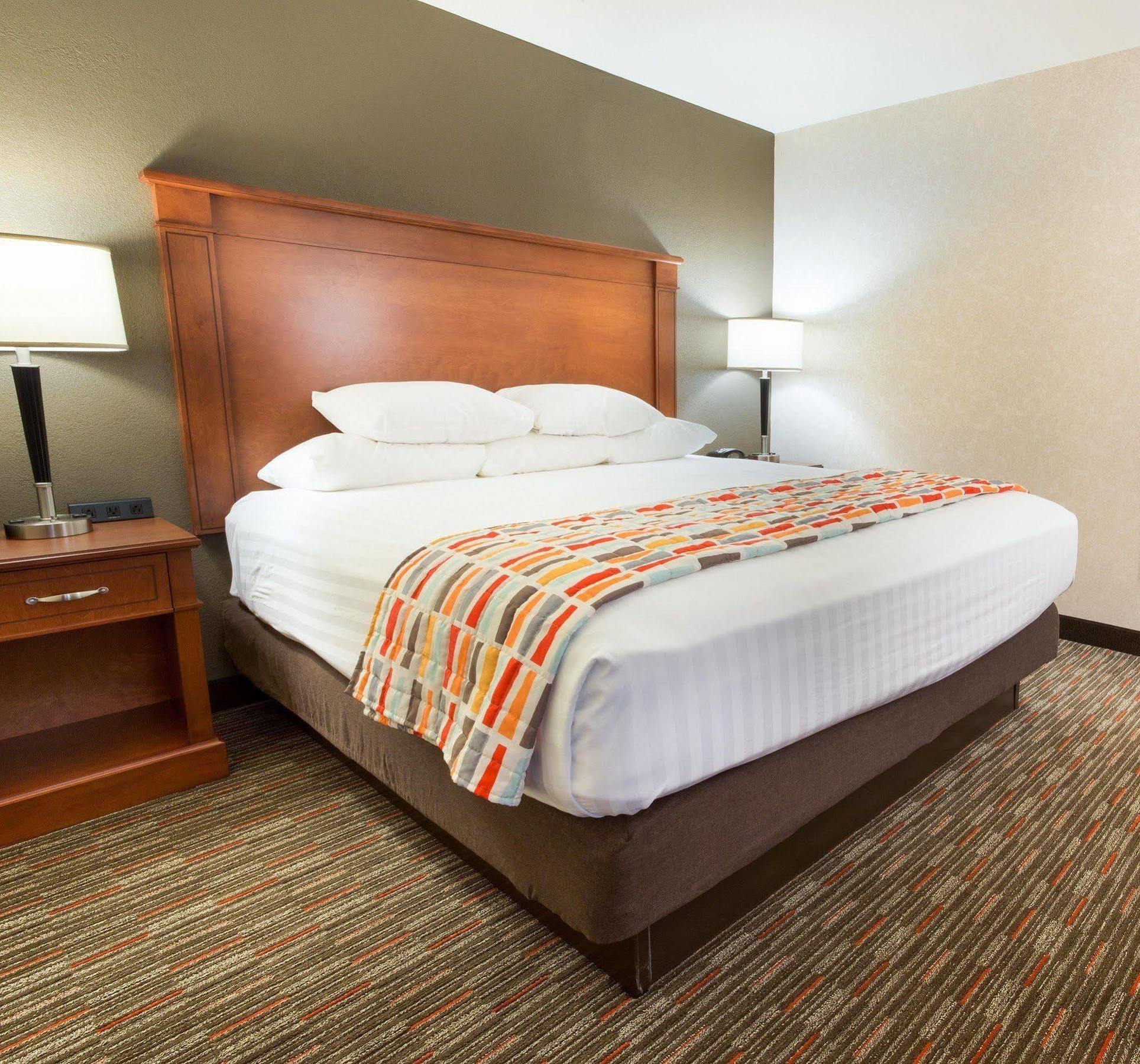 Drury Inn & Suites St. Louis Creve Coeur Exterior photo