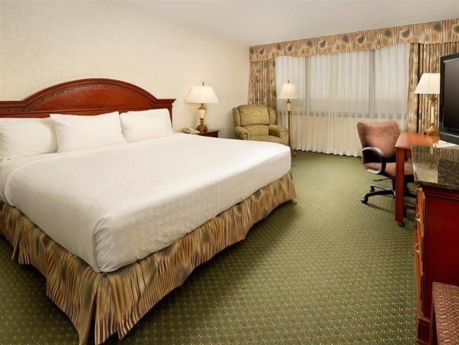 Drury Inn & Suites St. Louis Creve Coeur Exterior photo